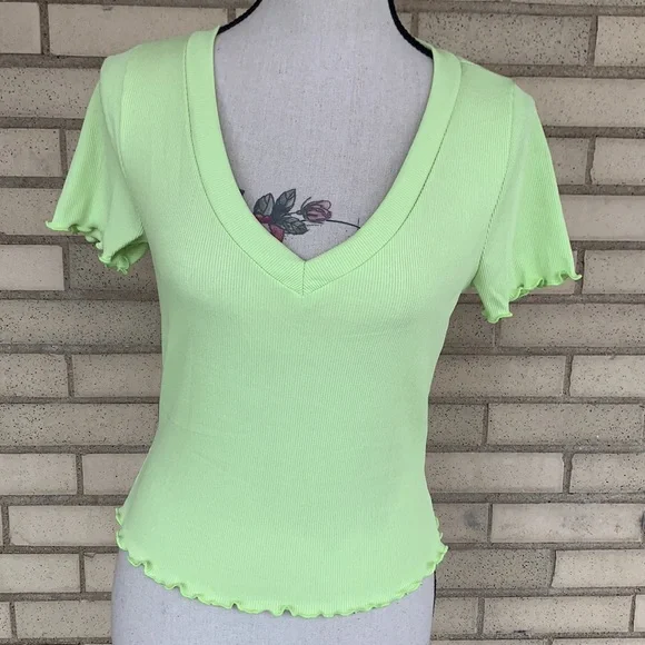 ❌DONATED❌Cherish Lime Green Lettuce Hem Ribbed Crop Top - Picture 5 of 12